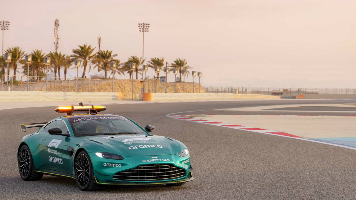 aston-martin-dbx707-f1-medical-car (6).jpg