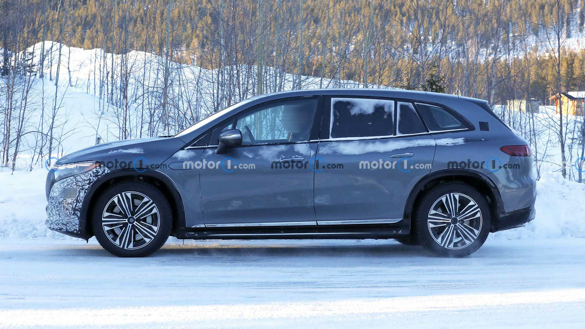 2024-mercedes-maybach-eqs-suv-spy-photo (1).jpg