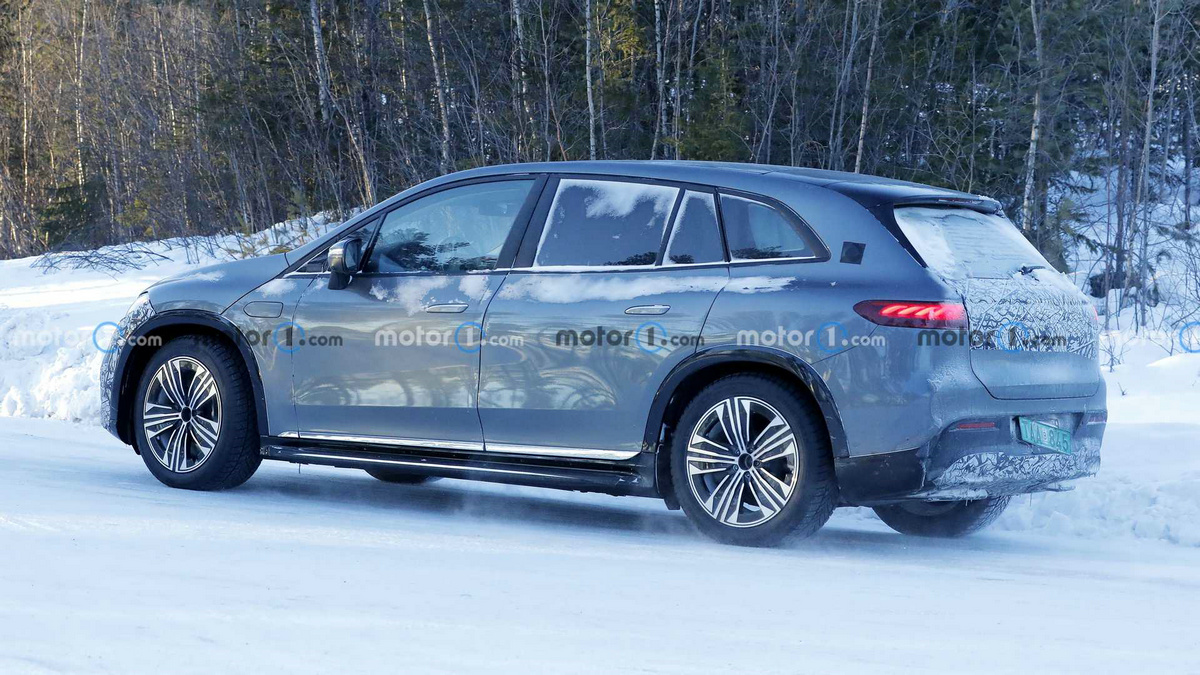 2024-mercedes-maybach-eqs-suv-spy-photo (2).jpg