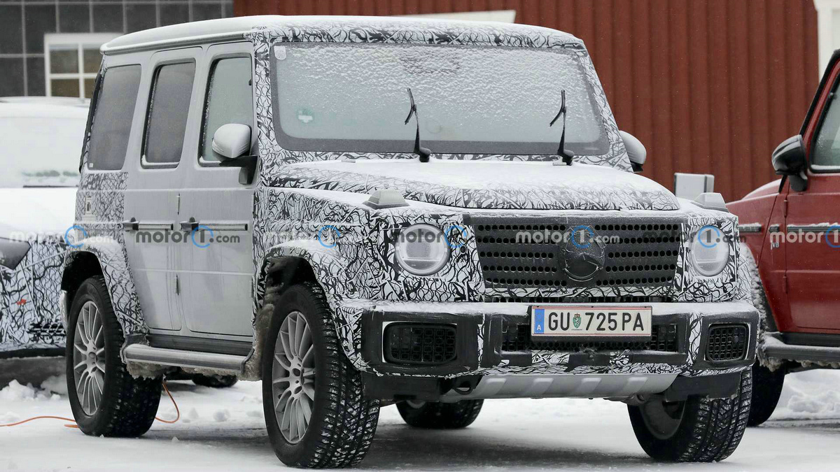 mercedes-benz-eqg-front-view-spy-photo.jpg