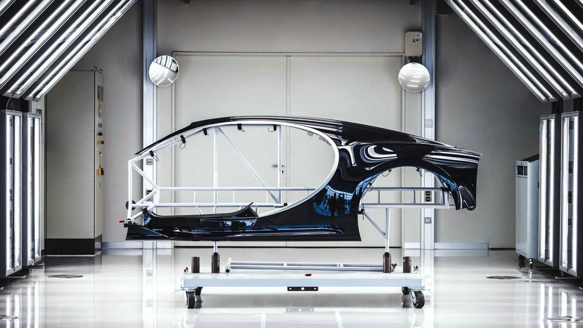 bugatti-paintwork (1).jpg