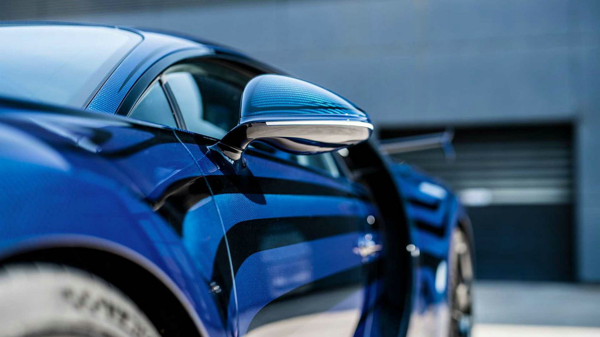bugatti-paintwork (5).jpg