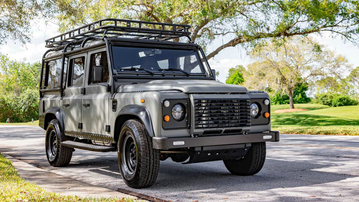 ecd-project-ghost-classic-defender-restomod-with-ev-powertrain (2).jpg