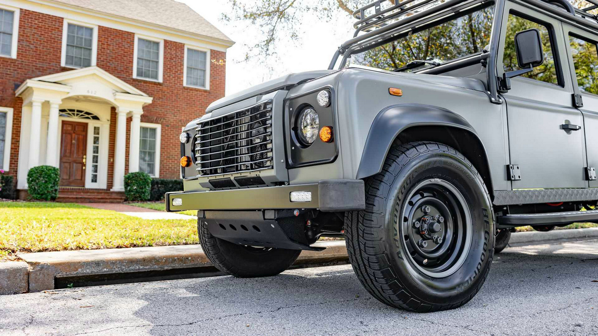 ecd-project-ghost-classic-defender-restomod-with-ev-powertrain (3).jpg