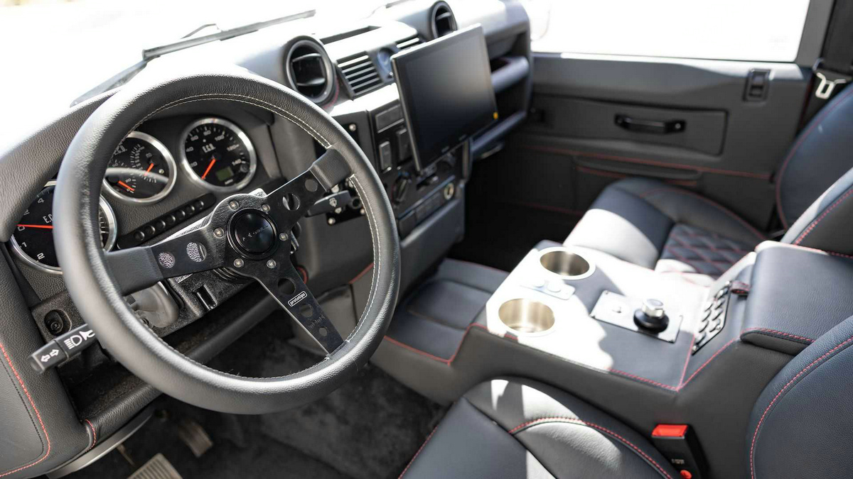 ecd-project-ghost-classic-defender-restomod-with-ev-powertrain (5).jpg