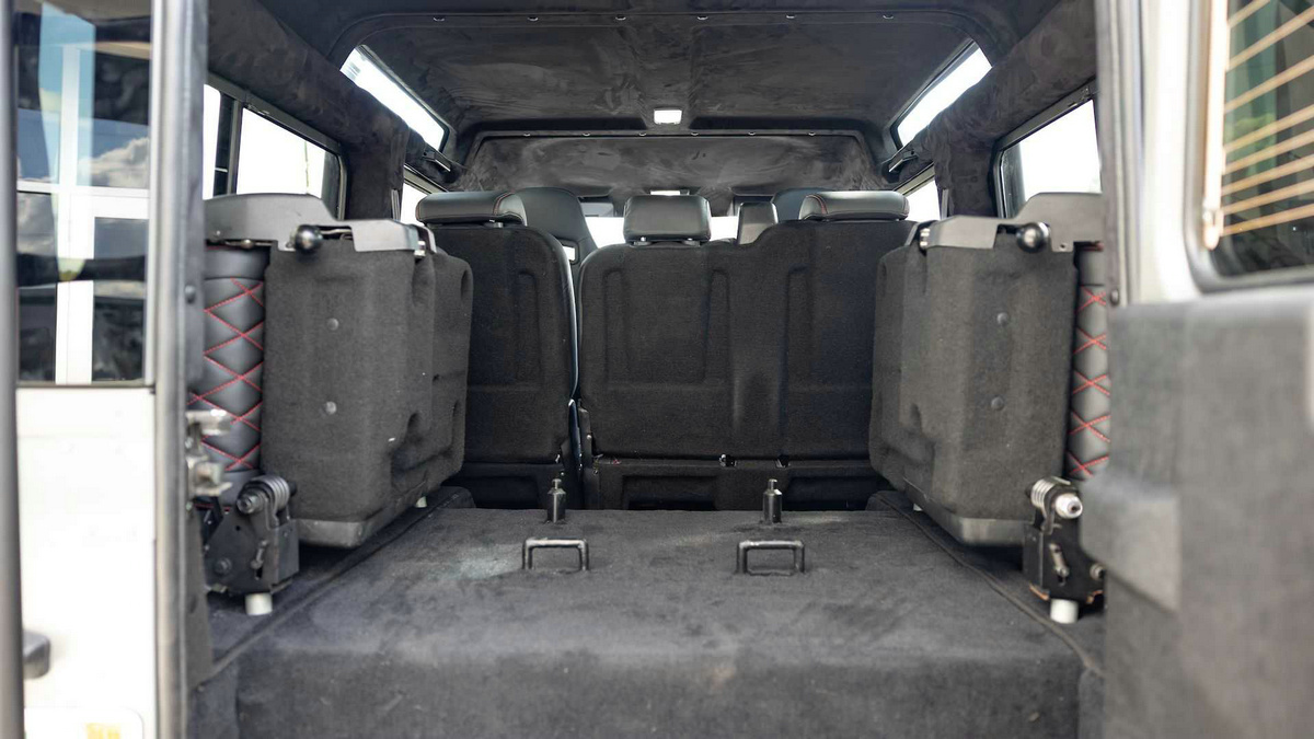 ecd-project-ghost-classic-defender-restomod-with-ev-powertrain (6).jpg