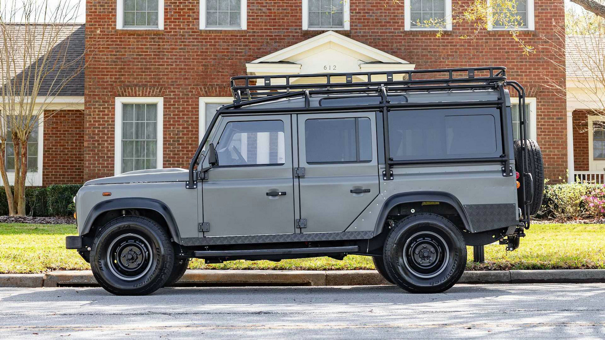 ecd-project-ghost-classic-defender-restomod-with-ev-powertrain.jpg