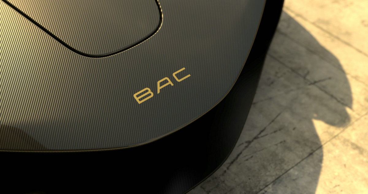 bac-joins-the-f1-saudi-arabian-gp-to-showcase-a-stunning-black-and-gold-mono-r_3.jpg
