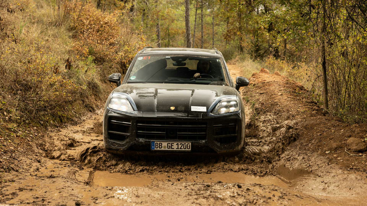 2024-porsche-cayenne-facelift-teaser.jpg