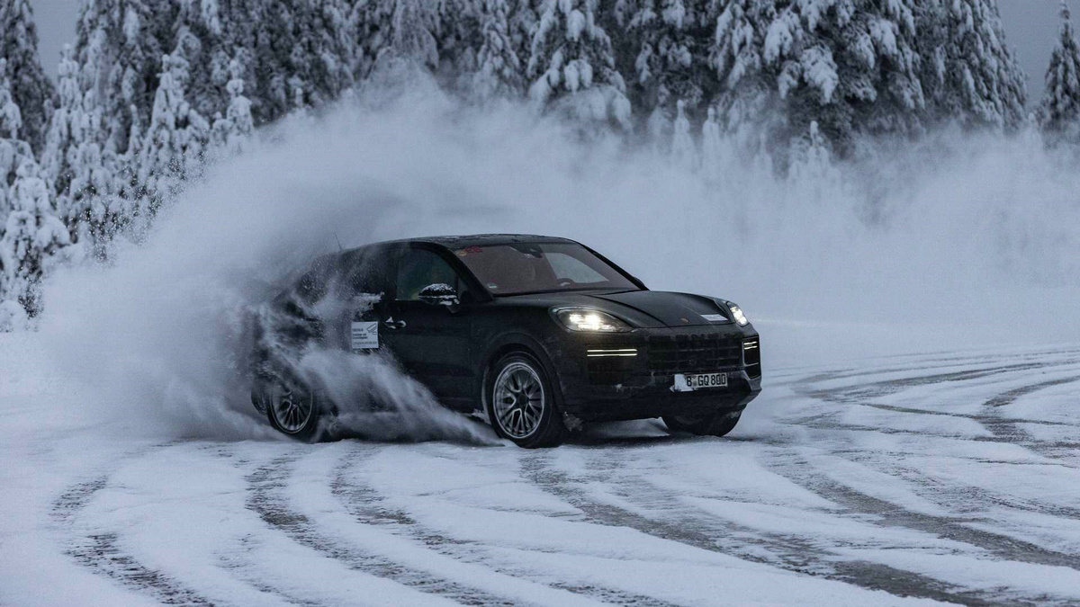 2024-porsche-cayenne-facelift-teaser (3).jpg