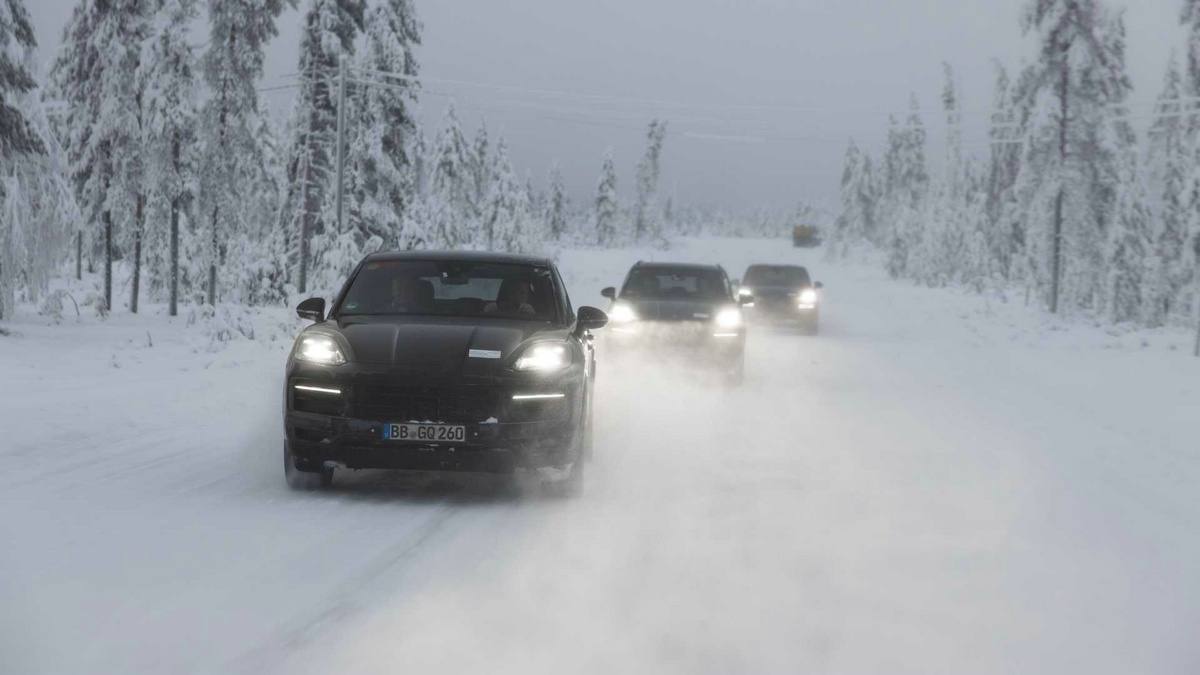 2024-porsche-cayenne-facelift-teaser (5).jpg