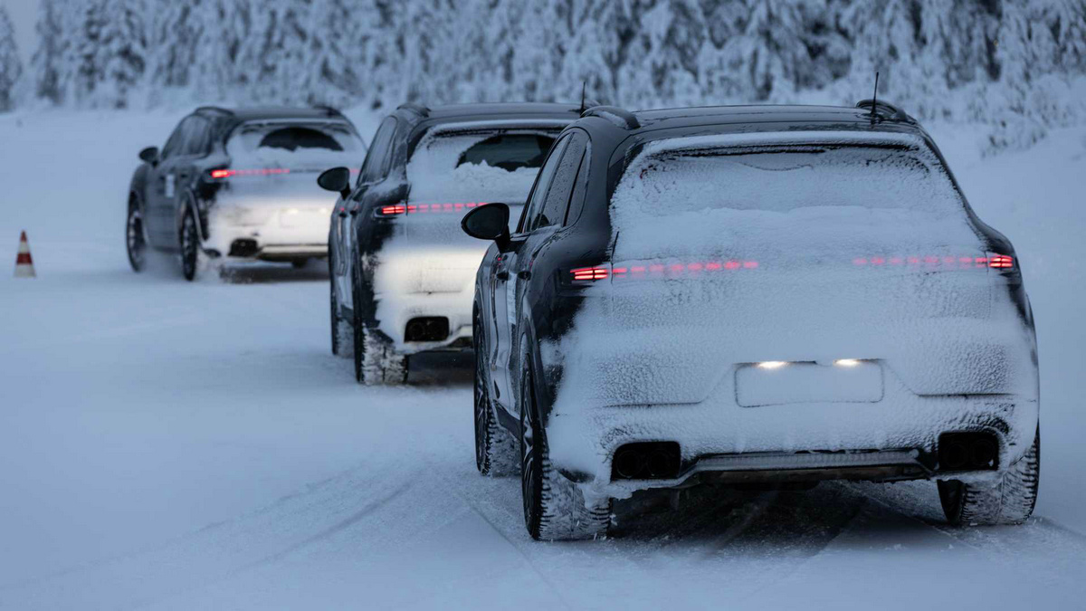 2024-porsche-cayenne-facelift-teaser (4).jpg