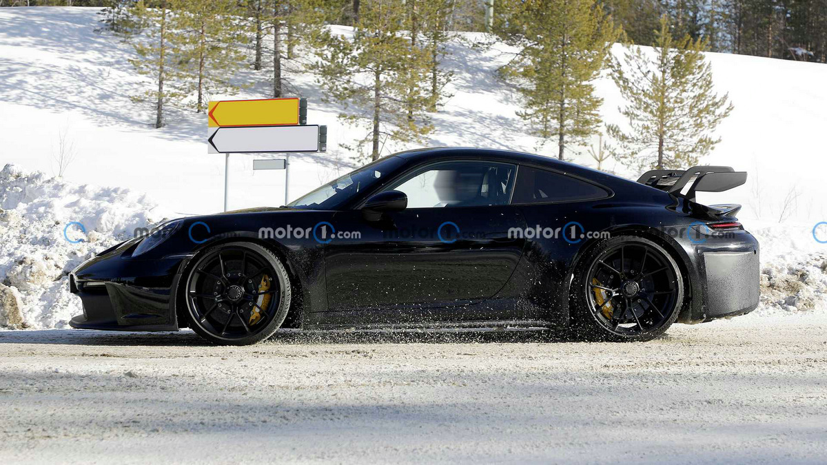 porsche-911-gt3-facelift-spy-photo (2).jpg