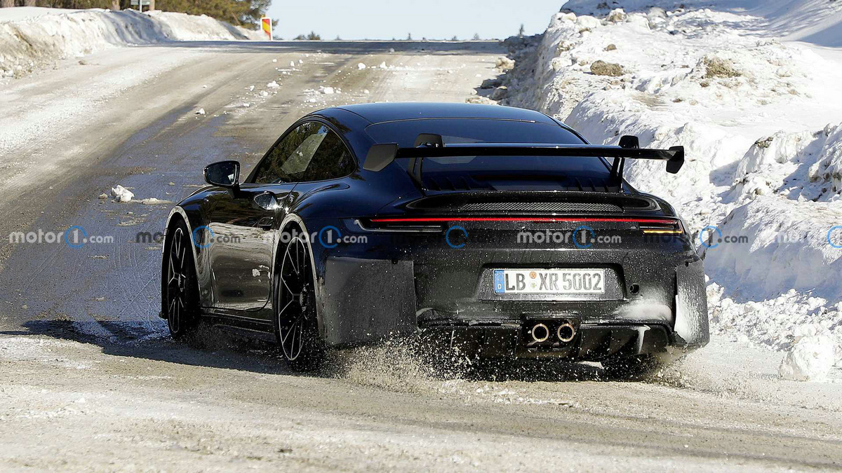 porsche-911-gt3-facelift-spy-photo (4).jpg