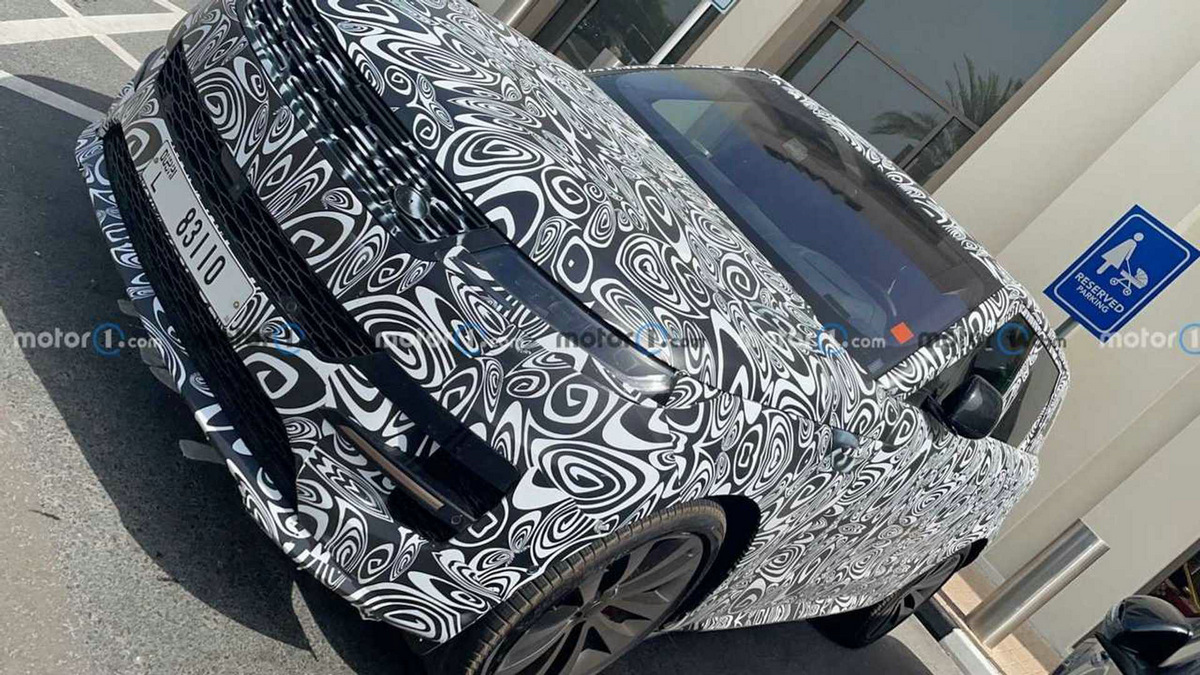 2023-land-rover-range-rover-sport-svr-spy-shots-up-close (1).jpg