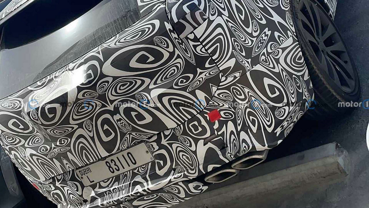 2023-land-rover-range-rover-sport-svr-spy-shots-up-close.jpg