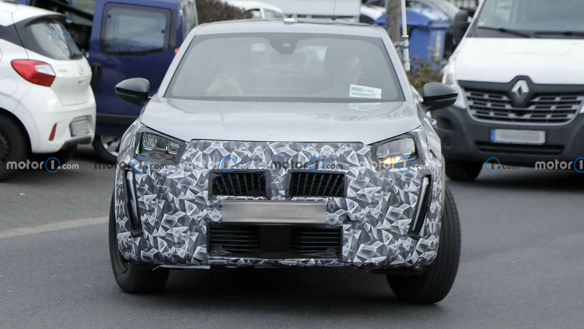 2024-peugeot-2008-facelift-spy-photo.jpg