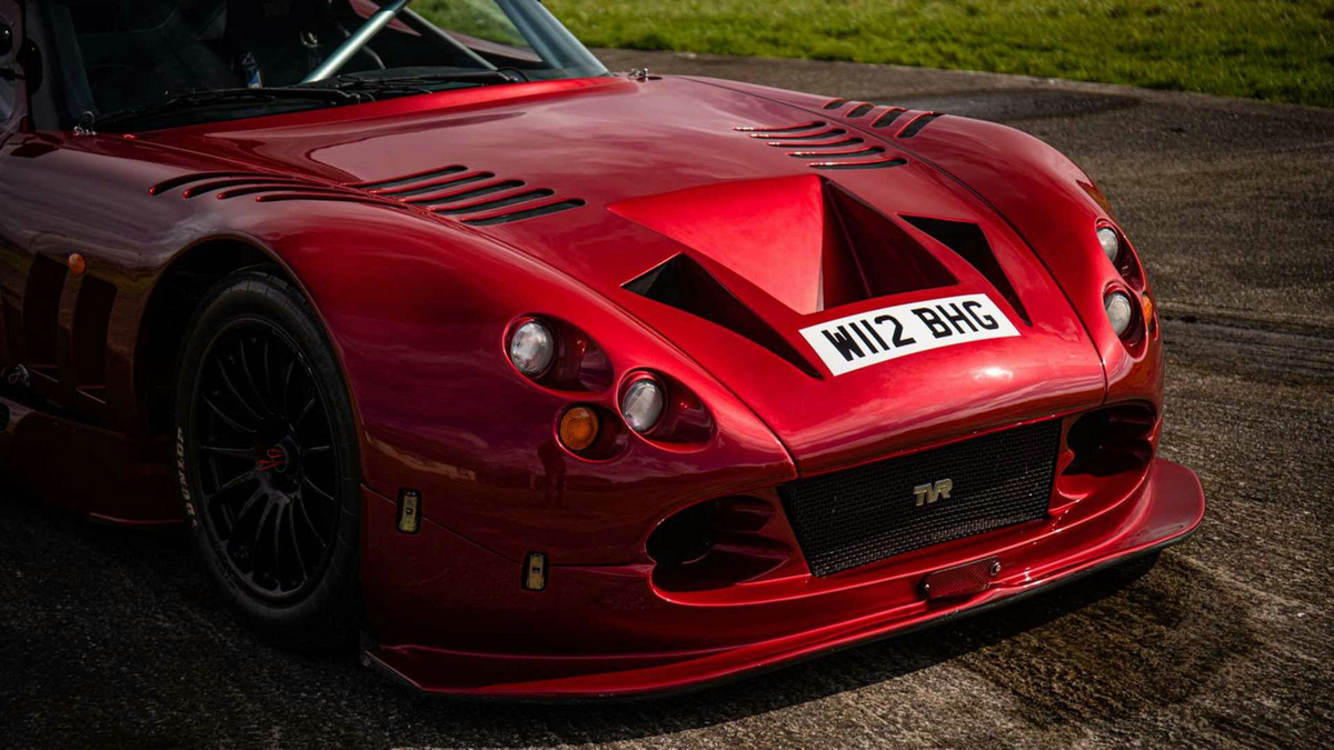 2000-tvr-cerbera-speed-12-road-model-auction (5).jpg