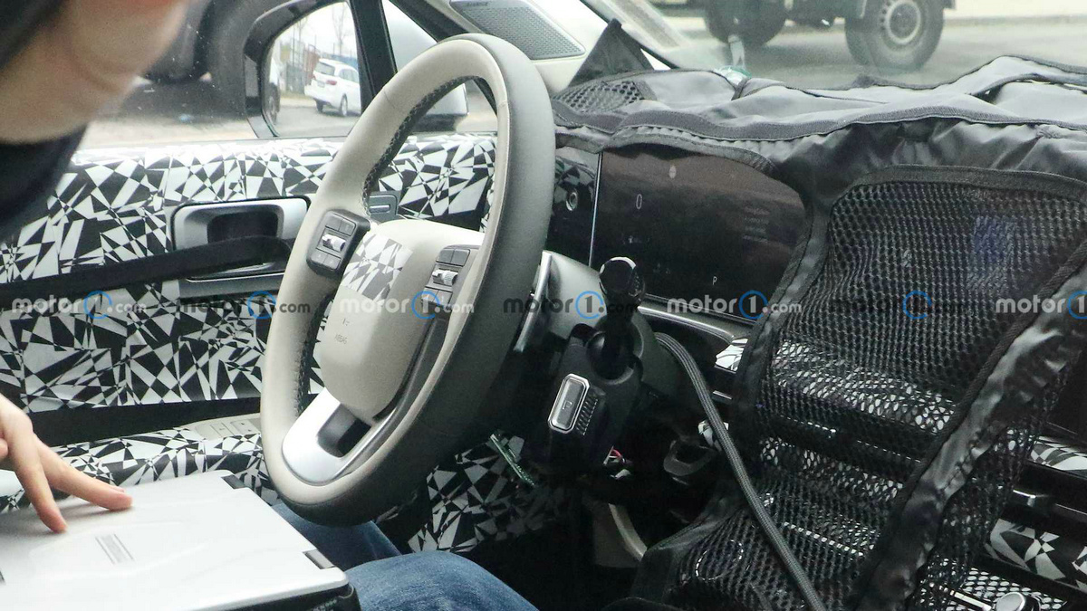2024-hyundai-santa-fe-interior-spy-photo (1).jpg