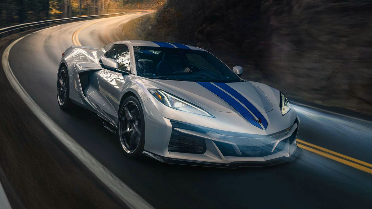 2024-chevrolet-corvette-e-ray (5).jpg