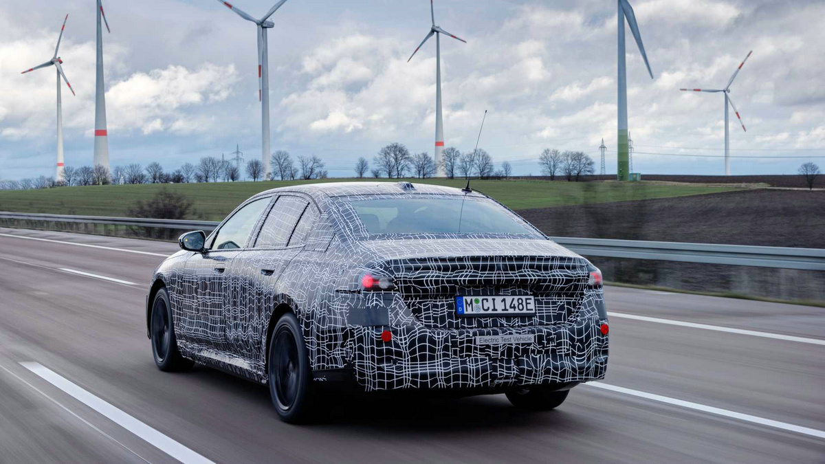 2024-bmw-i5-sedan-teaser (1).jpg