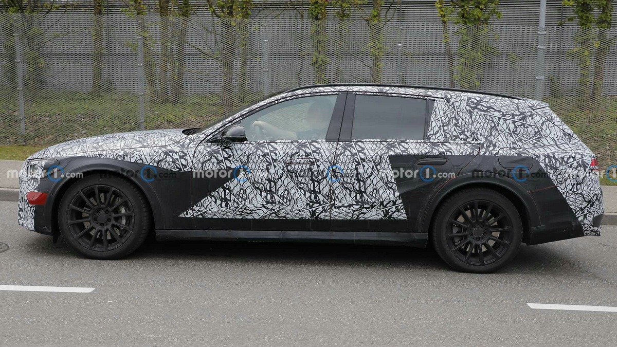 mercedes-benz-e-class-all-terrain-spy-photos (2).jpg
