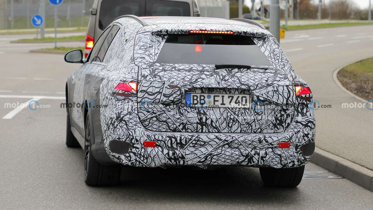 mercedes-benz-e-class-all-terrain-spy-photos (5).jpg