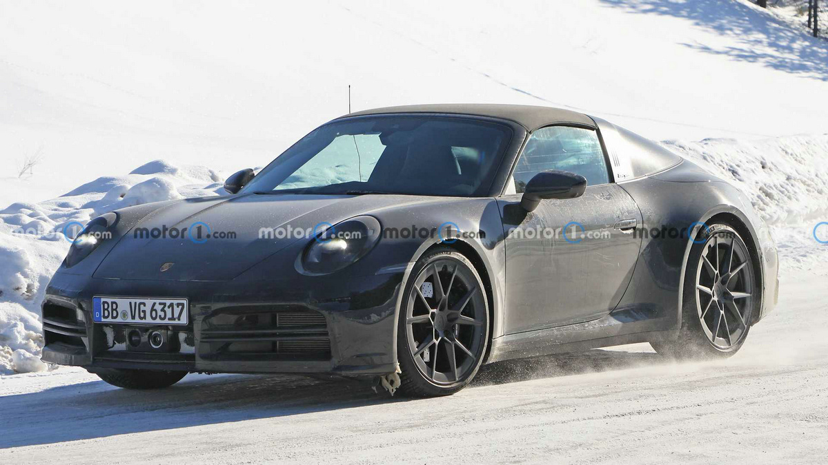 facelifted-porsche-911-targa-spy-photos (1).jpg