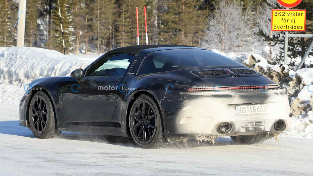 facelifted-porsche-911-targa-spy-photos (5).jpg