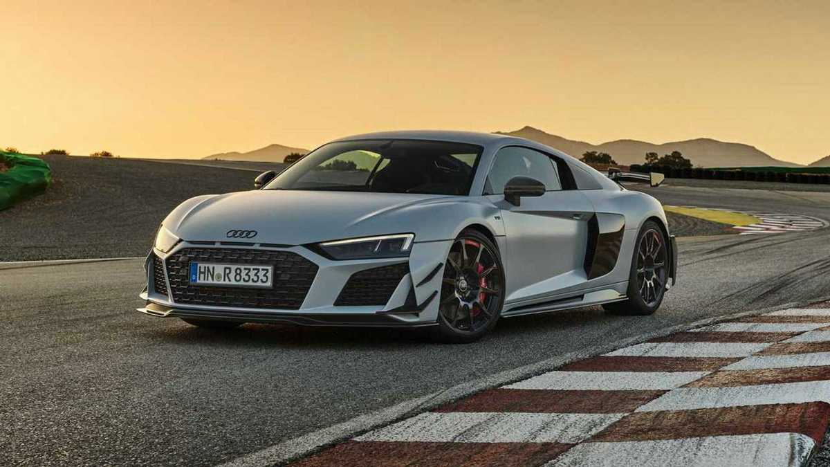2023-audi-r8-v10-gt-rwd-exterior (4).jpg