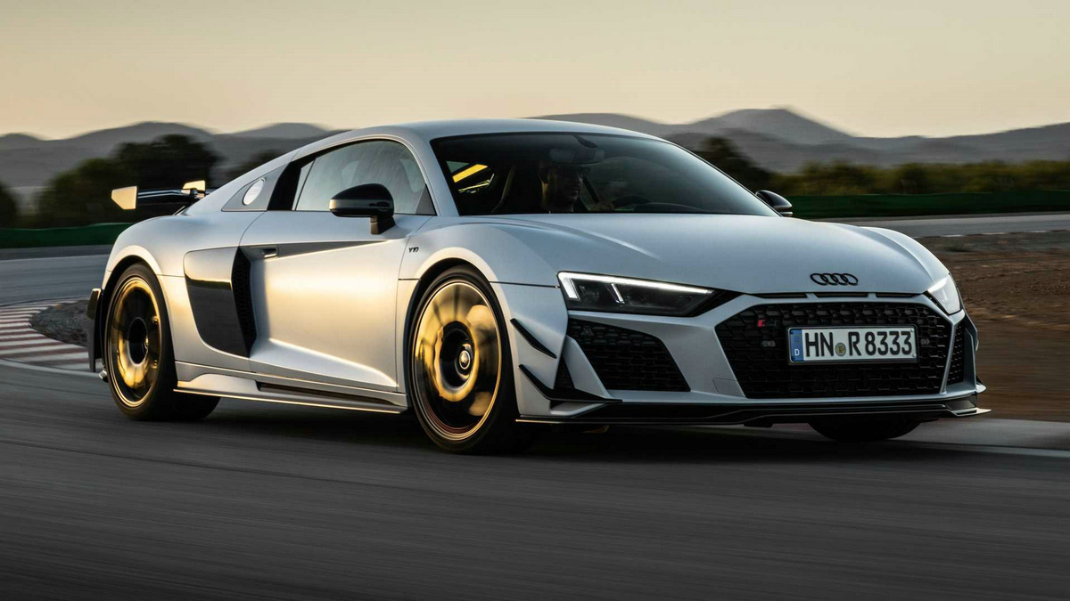 2023-audi-r8-v10-gt-rwd-exterior (2).jpg