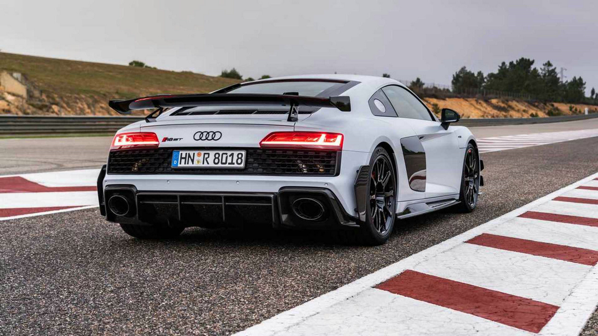 2023-audi-r8-v10-gt-rwd-exterior.jpg