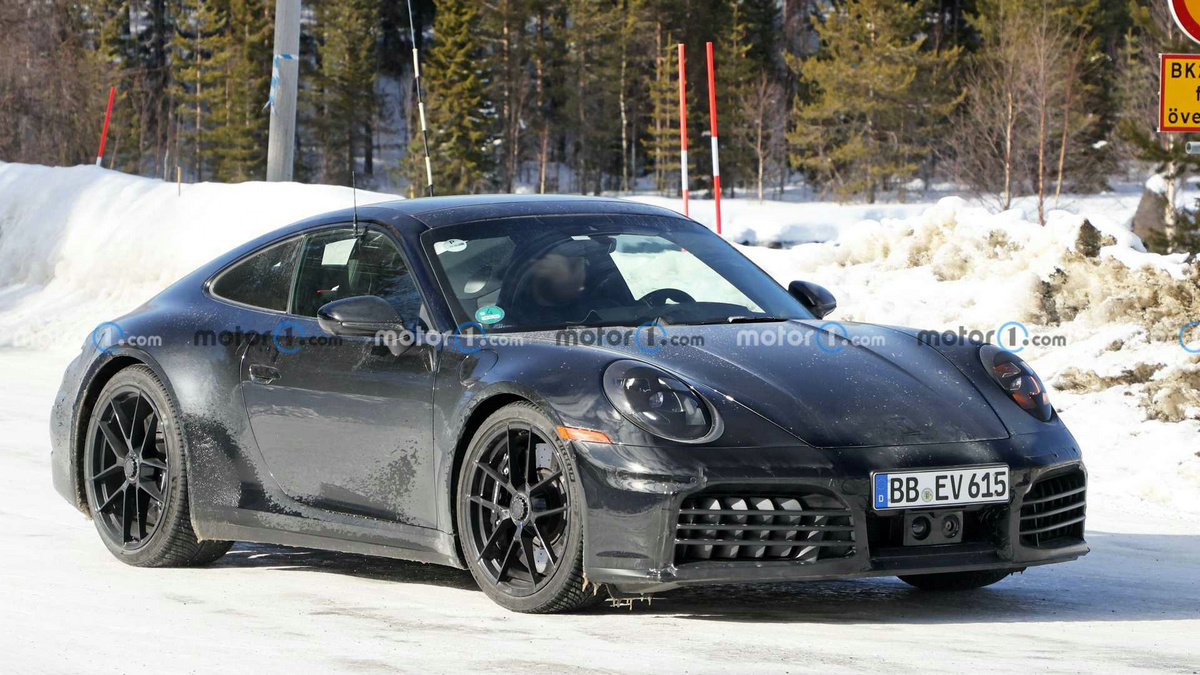 porsche-911-gts-spy-photos (6).jpg