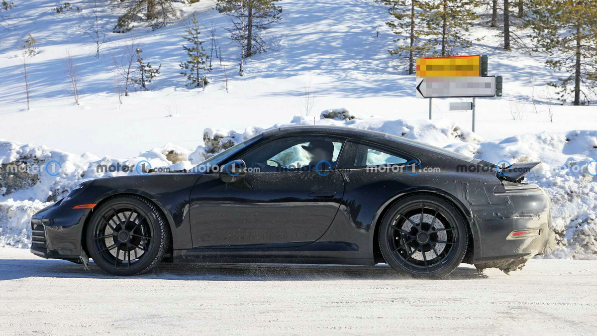 porsche-911-gts-spy-photos (2).jpg