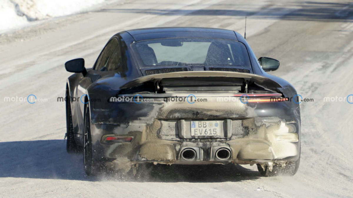 porsche-911-gts-spy-photos (5).jpg