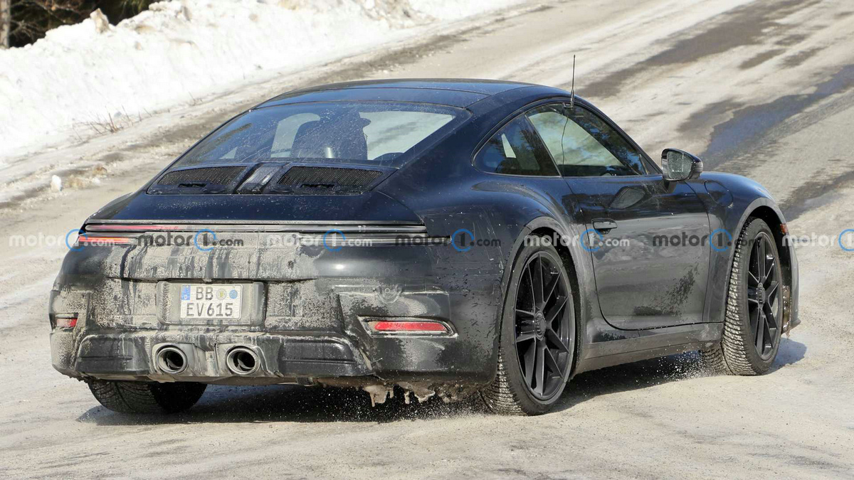 porsche-911-gts-spy-photos (7).jpg