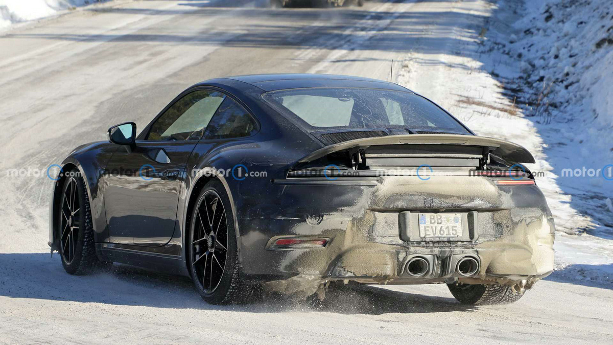 porsche-911-gts-spy-photos (4).jpg