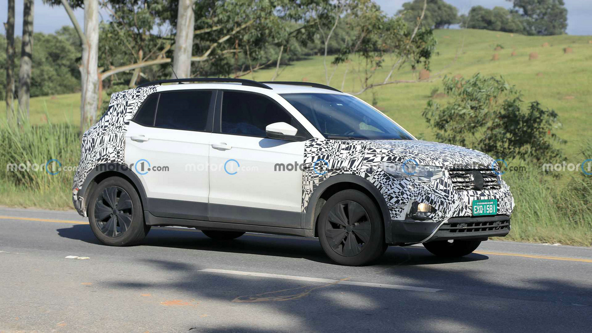volkswagen-t-cross-side-view-spy-photo (2).jpg