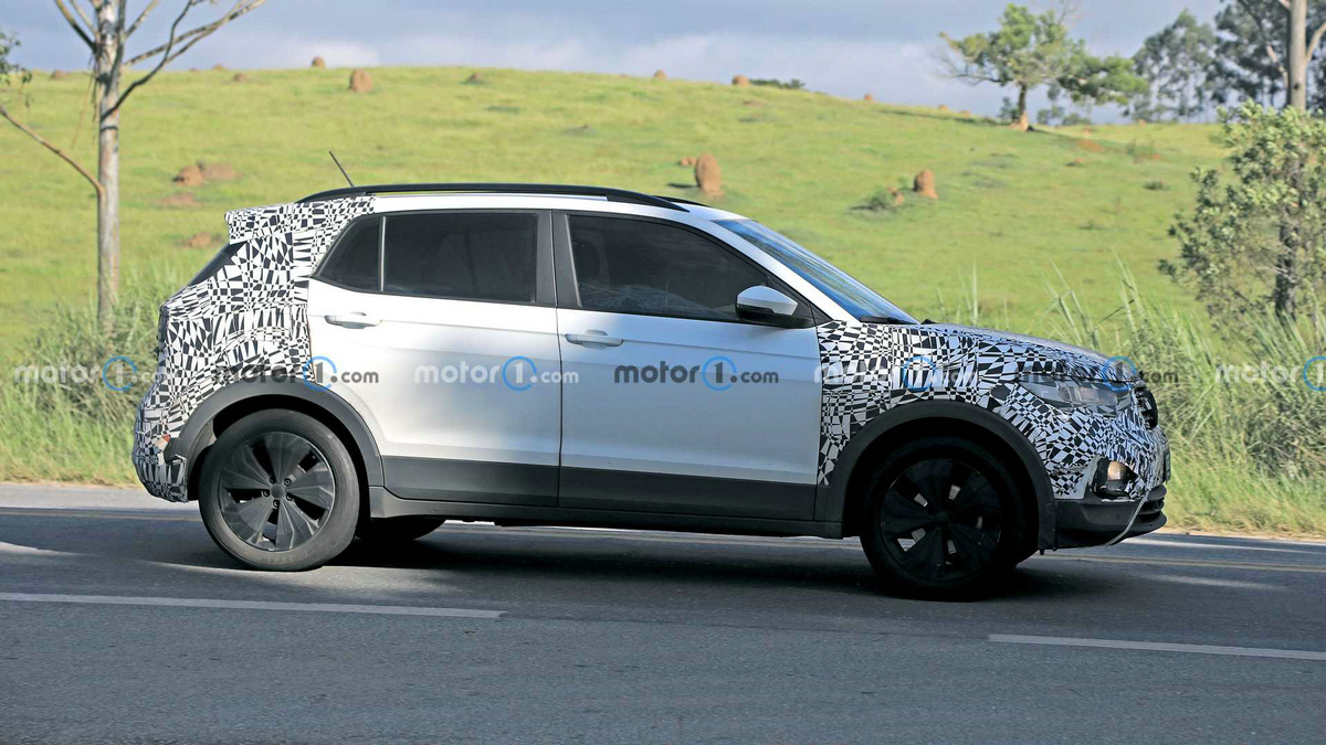 volkswagen-t-cross-side-view-spy-photo.jpg