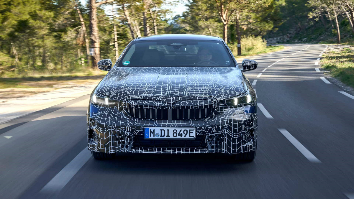 2024-bmw-i5-edrive40 (1).jpg