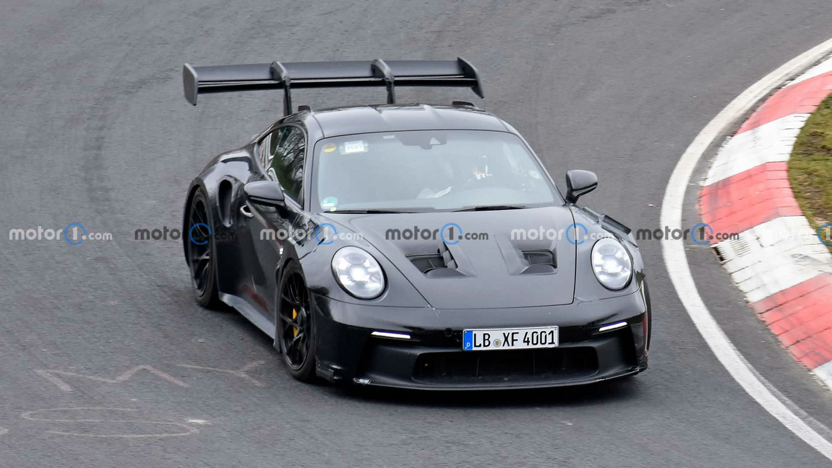 porsche-911-gt2-rs-test-mule-spy-photo (2).jpg