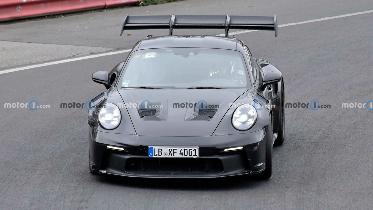 porsche-911-gt2-rs-test-mule-spy-photo (1).jpg