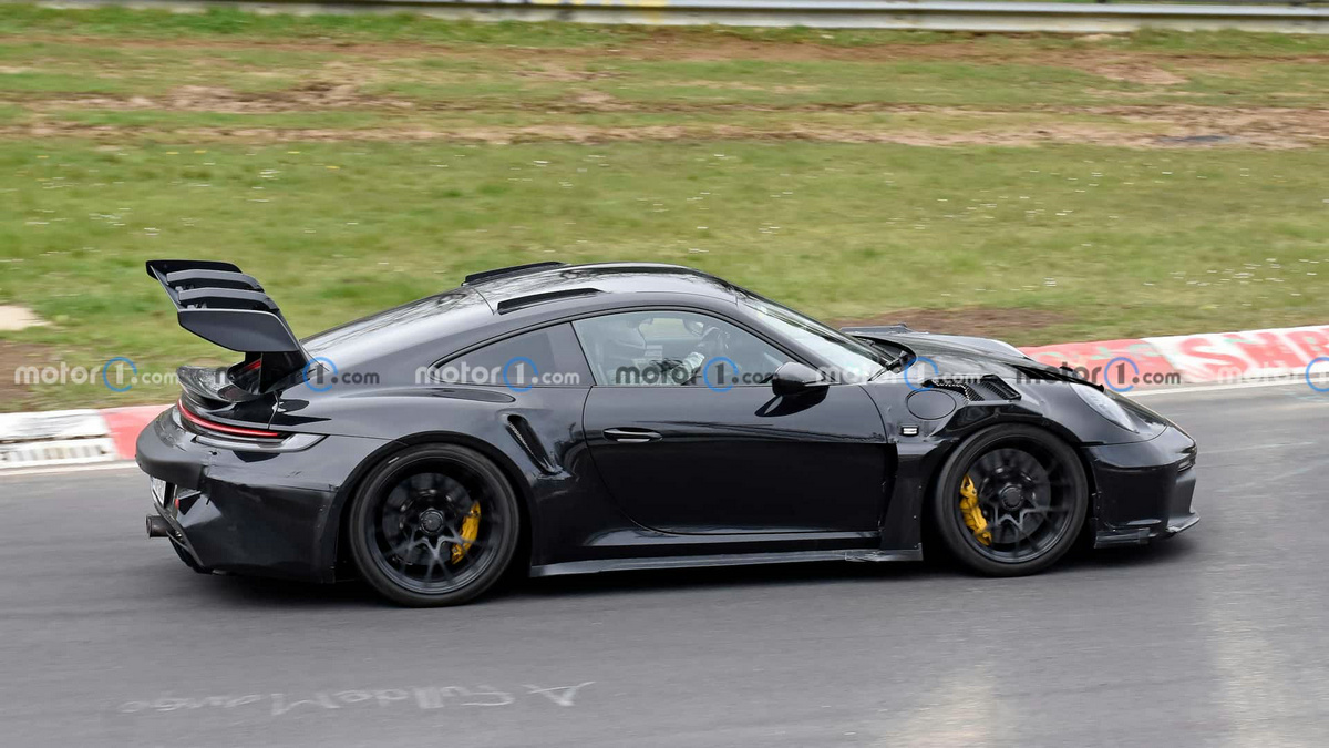 porsche-911-gt2-rs-test-mule-spy-photo (5).jpg
