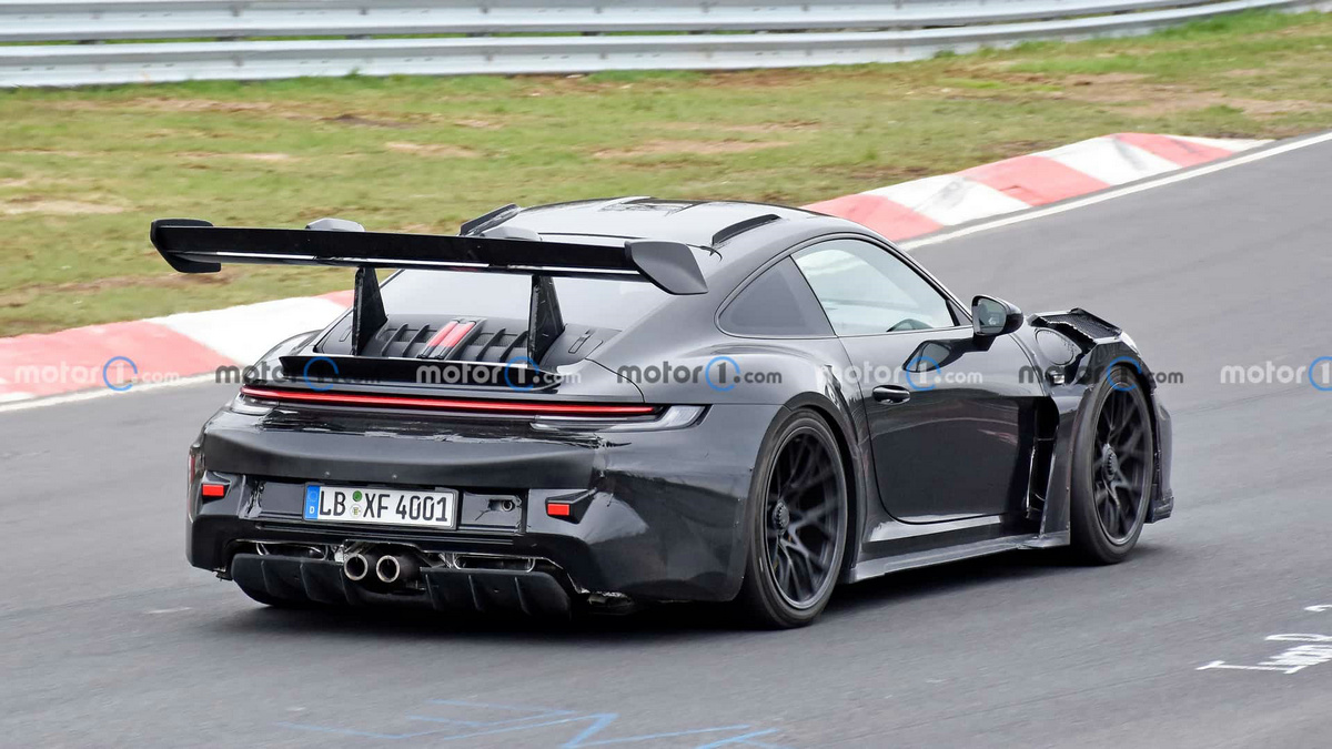 porsche-911-gt2-rs-test-mule-spy-photo (7).jpg