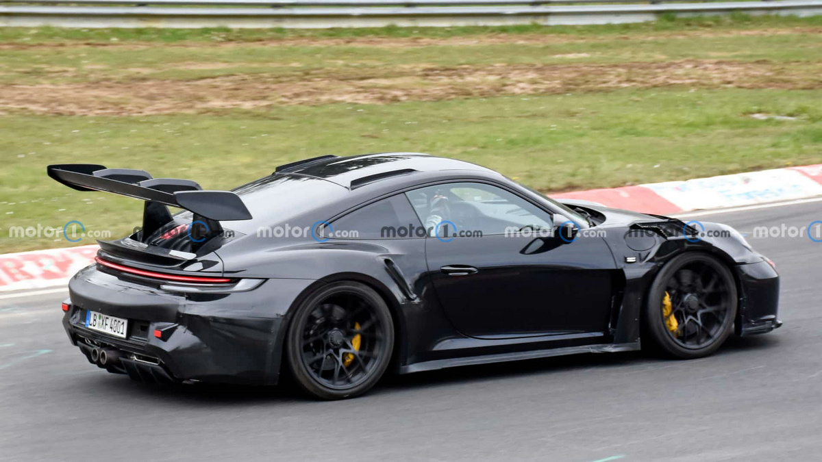 porsche-911-gt2-rs-test-mule-spy-photo (6).jpg