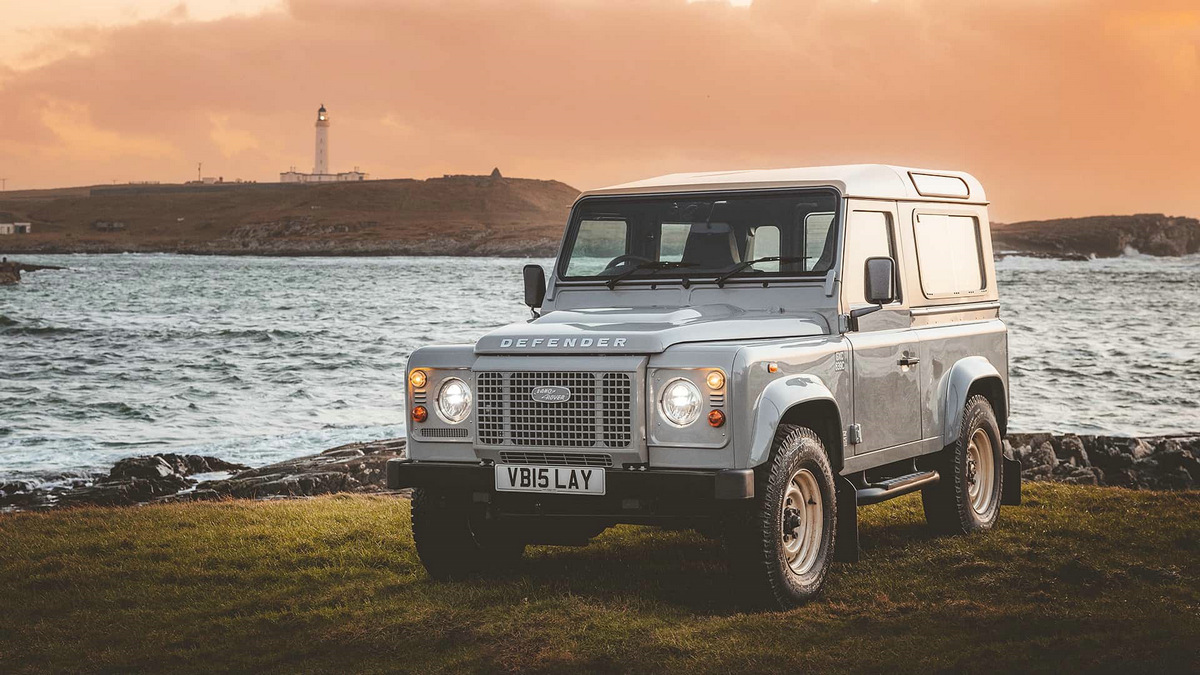 land-rover-classic-defender-works-v8-islay-edition.jpg