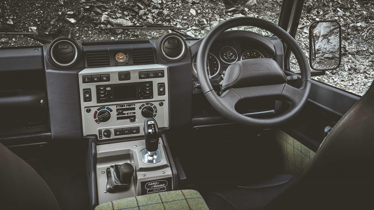 land-rover-classic-defender-works-v8-islay-edition (7).jpg