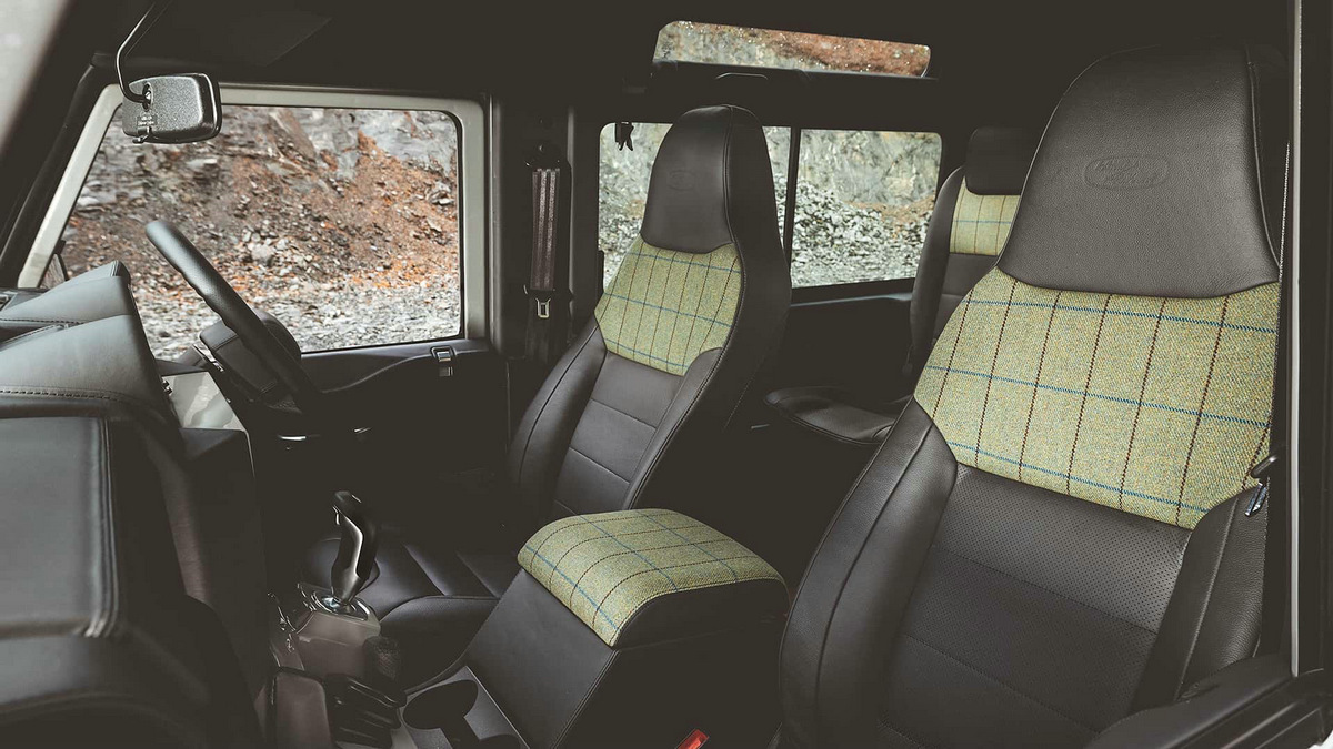 land-rover-classic-defender-works-v8-islay-edition (8).jpg