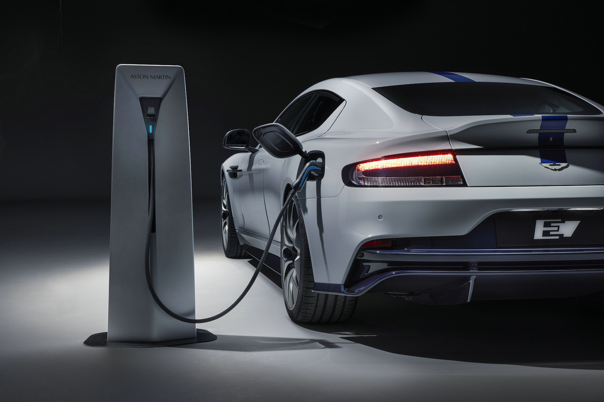 2020-aston-martin-rapide-e_100698163_h.jpg
