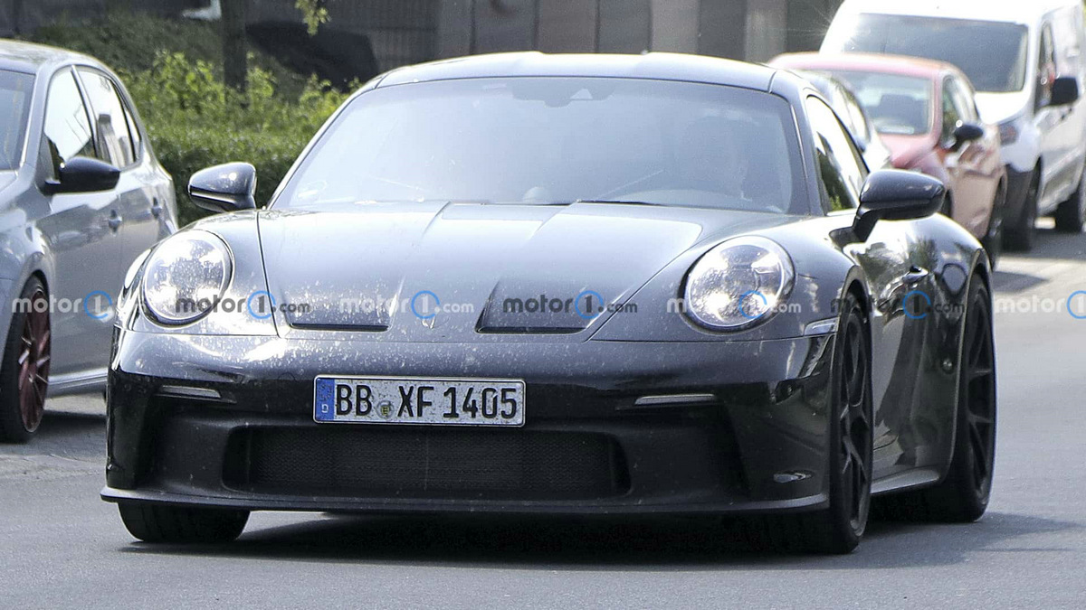 new-porsche-911-st-spy-photos.jpg